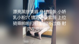   气质丝袜御姐约到酒店坐在床上翘着二郎腿很想用力侵犯