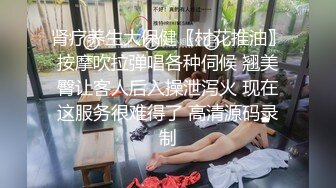 爬窗偷拍合租房的小妹刚下班回来洗澡