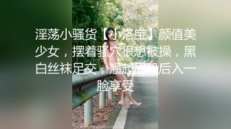  粉色背心贫乳气质美女和炮友激情啪啪，大长腿脱下牛仔短裤摸逼，抬腿第一视角抽插