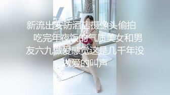 跟踪偷拍游乐场带孩子玩耍的年轻少妇